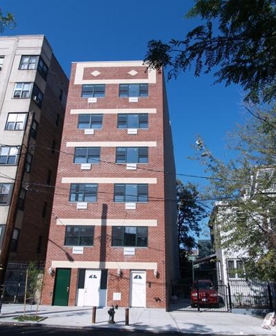 305 E 207th St in Bronx, NY - Building Photo - Building Photo