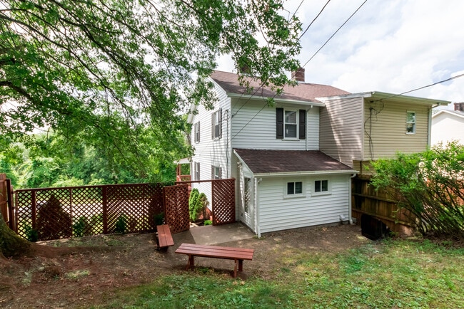 40 Coal Lick Run St in Uniontown, PA - Building Photo - Building Photo