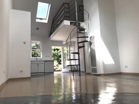 711 6th Ave in Los Angeles, CA - Building Photo