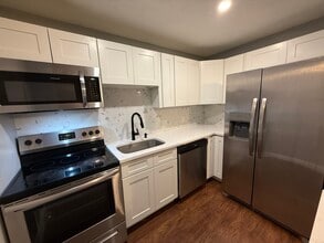 16 Erick Rd, Unit 16 in Mansfield, MA - Foto de edificio - Building Photo