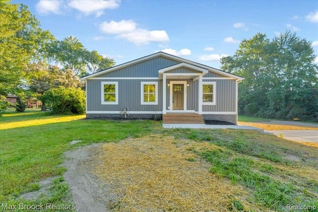 1654 Giddings Rd in Pontiac, MI - Building Photo - Building Photo