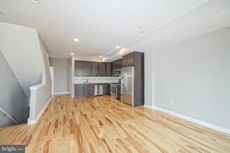 1011 Germantown Ave in Philadelphia, PA - Building Photo - Building Photo