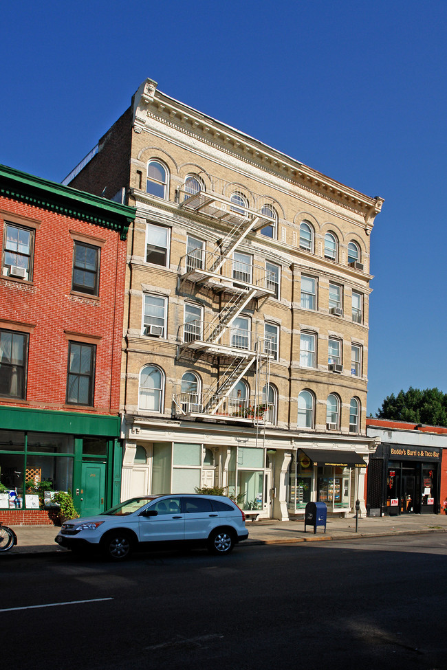 262-264 Court St in Brooklyn, NY - Building Photo - Building Photo