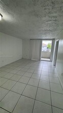 10090 NW 80th Ct in Hialeah, FL - Building Photo - Building Photo