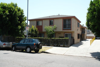 927 S Berendo St in Los Angeles, CA - Building Photo - Building Photo