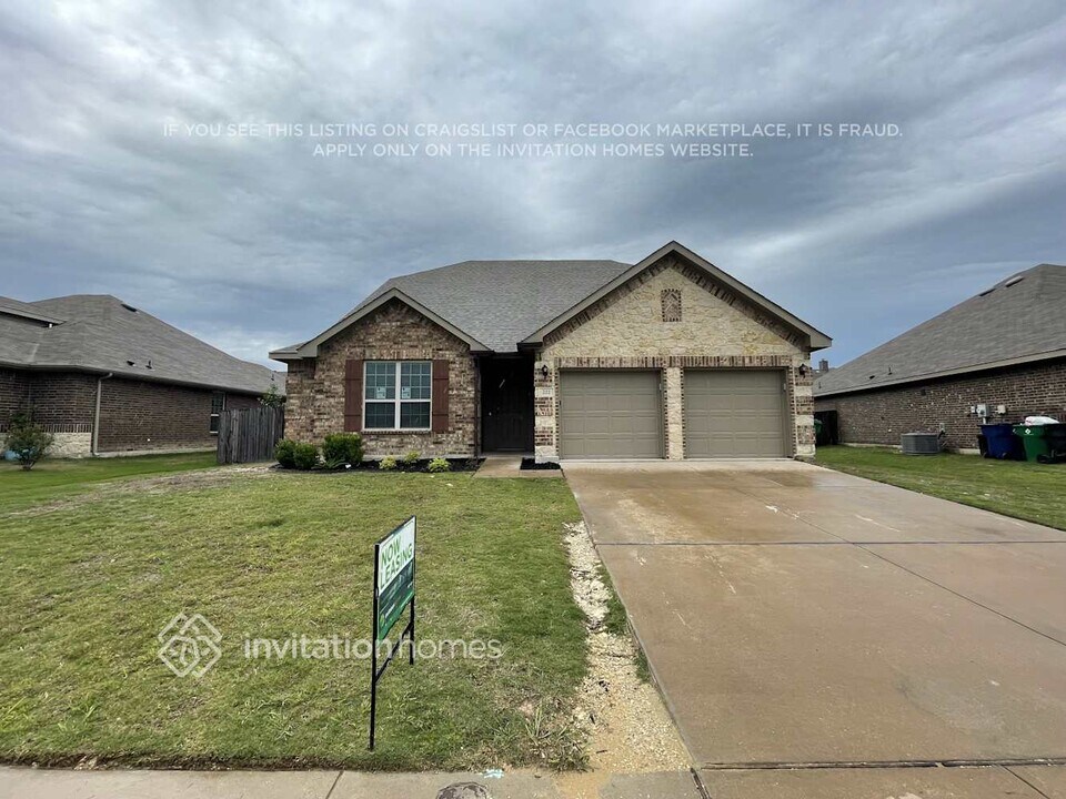 222 Hackney St in Waxahachie, TX - Building Photo