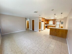 615-617 E Sunset Cir in Hobbs, NM - Building Photo - Building Photo