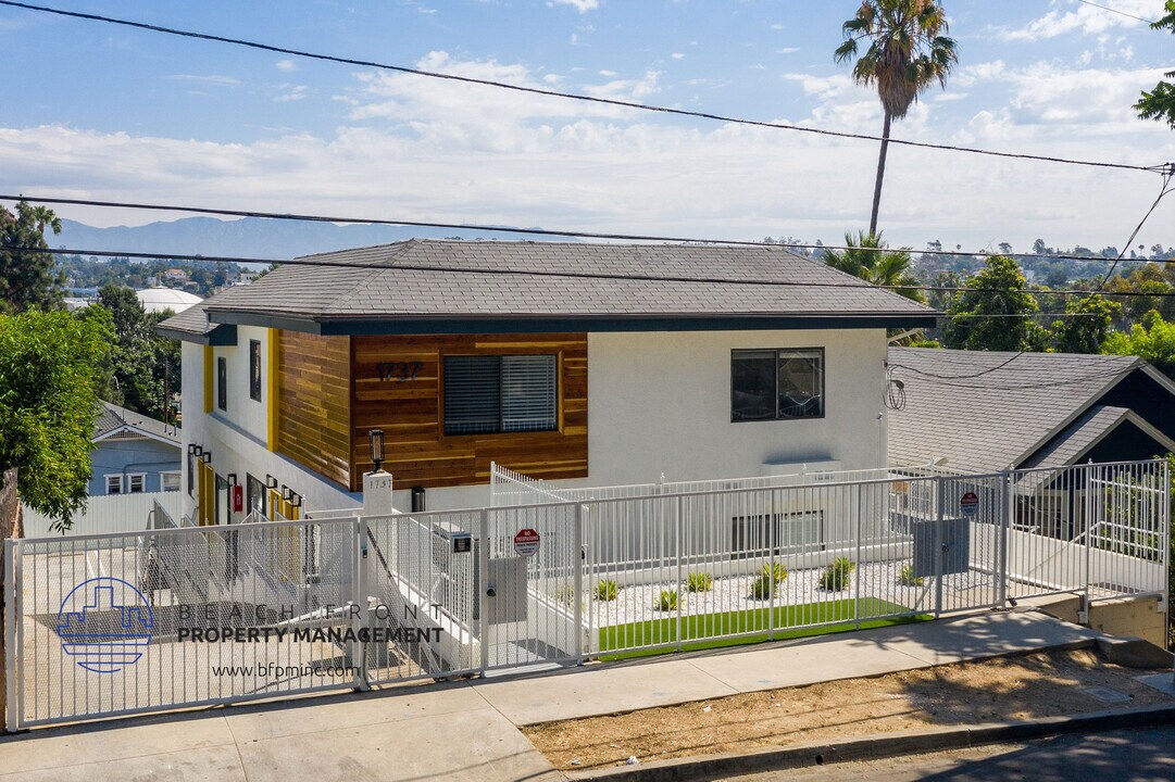 1737 Kent St. in Los Angeles, CA - Building Photo