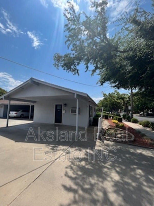 property at 1816 Rose Ave