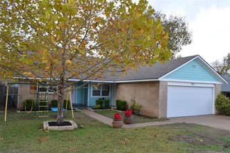 1121 Stoneoak Ln in Austin, TX - Building Photo - Building Photo