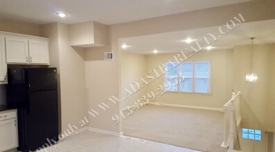 7739 Kessler Ln in Overland Park, KS - Foto de edificio - Building Photo