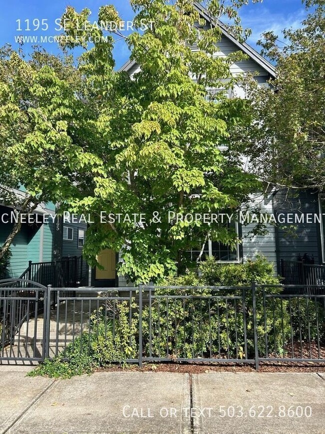 property at 1195 SE Leander St