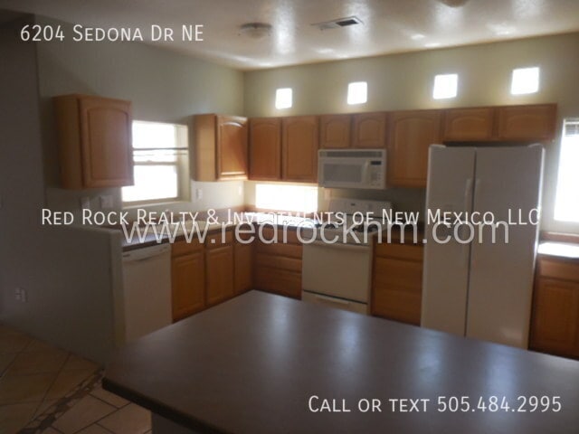 6204 Sedona Dr NE in Albuquerque, NM - Building Photo - Building Photo