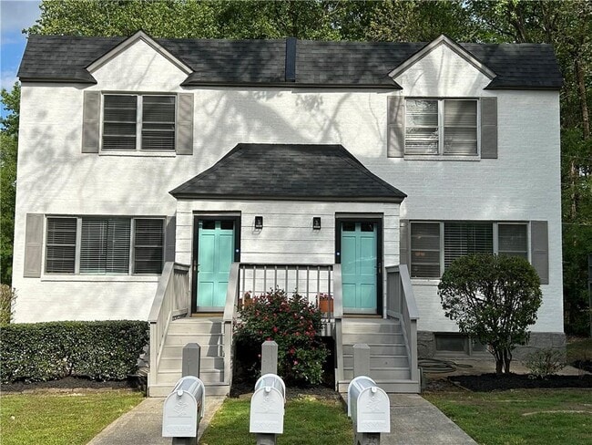 property at 1187 Lynmoor Dr NE