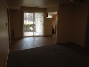 33300 Freedom Rd, Unit 12 country apartments in Farmington, MI - Building Photo - Building Photo