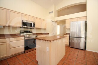 7460 W Lone Cactus Dr in Glendale, AZ - Building Photo - Building Photo