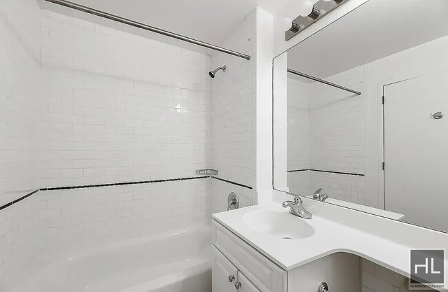property at 985 Lexington Ave