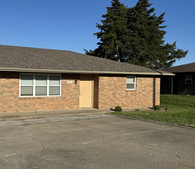 5625 Hillside Dr in Columbia, MO - Foto de edificio - Building Photo