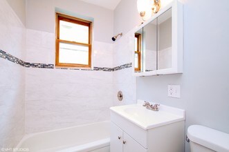 630 W Waveland Ave, Unit 3c in Chicago, IL - Building Photo - Building Photo