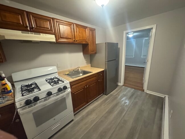 279 Prospect St, Unit B1 in East Hartford, CT - Foto de edificio - Building Photo