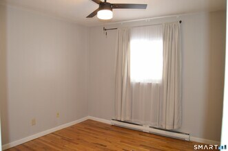 1660 Farmington Ave in Farmington, CT - Building Photo - Building Photo