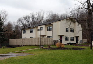 Darrow Road Apartments in Akron, OH - Building Photo - Building Photo