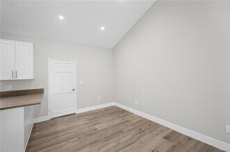 22570 Los Tigres Dr in Santa Clarita, CA - Building Photo - Building Photo