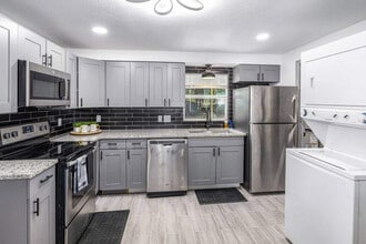 7500 E Colonial Dr in Orlando, FL - Building Photo - Building Photo