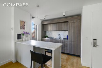 234 E 46th St in New York, NY - Building Photo - Building Photo