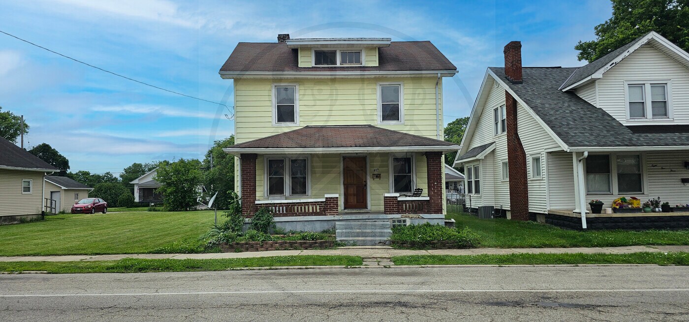 859 S Main St in Franklin, OH - Building Photo