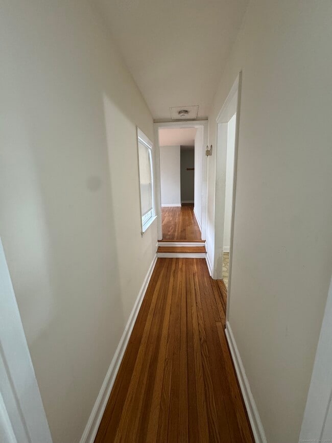 218 Flax Hill Rd in Norwalk, CT - Building Photo - Building Photo