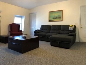 5 Narragansett Ave, Unit 3 in Newport, RI - Building Photo - Building Photo