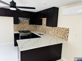 14 Elm St in Paterson, NJ - Building Photo