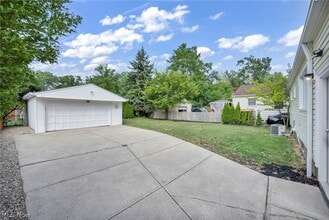 24000 Knickerbocker Rd in Bay Village, OH - Building Photo - Building Photo