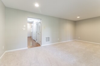 733 Mashie Ct in Arnold, MD - Foto de edificio - Building Photo