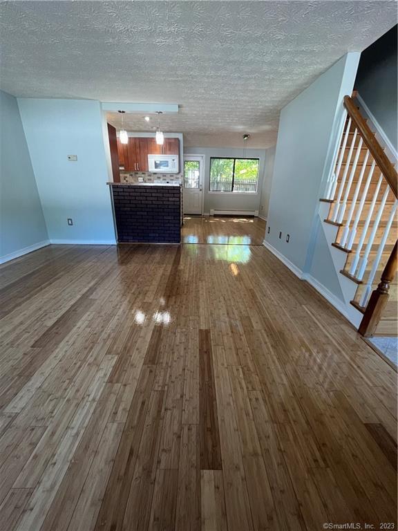 300 Meridian St in Groton, CT - Building Photo - Building Photo