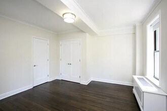 210 W 70th St in New York, NY - Building Photo - Building Photo