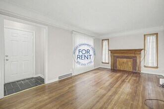 1401 N Ballenger Hwy in Flint, MI - Building Photo - Building Photo