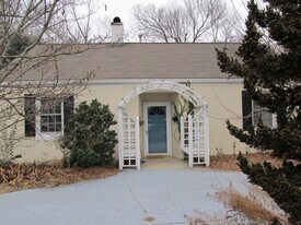 102 Jones St in Chapel Hill, NC - Building Photo