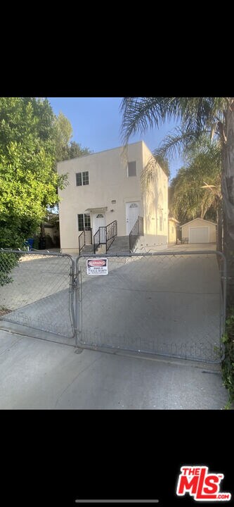 8448 Fenwick St in Los Angeles, CA - Foto de edificio