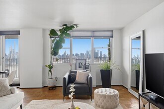 6040 JFK Blvd E in West New York, NJ - Building Photo - Building Photo