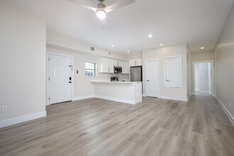 1644 W Mistletoe Ave in San Antonio, TX - Building Photo - Building Photo