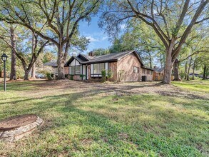 3202 Lakehaven Dr in Houston, TX - Foto de edificio - Building Photo