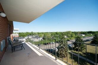 18 E Old Willow Rd, Unit 507 N in Prospect Heights, IL - Building Photo - Building Photo