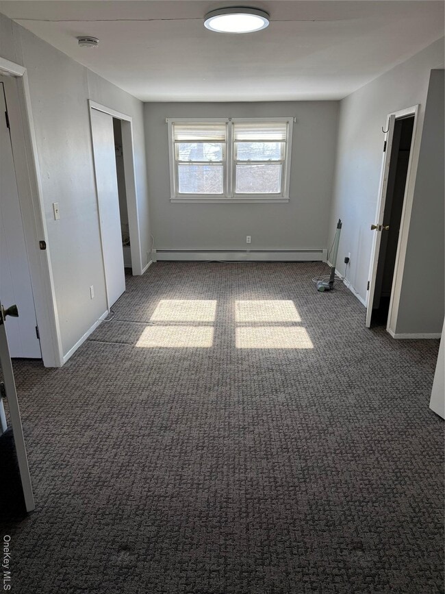 19 5th Ave in Westbury, NY - Building Photo - Building Photo