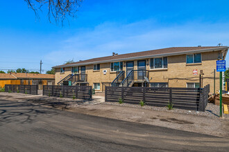 370 Benton St in Lakewood, CO - Foto de edificio - Building Photo