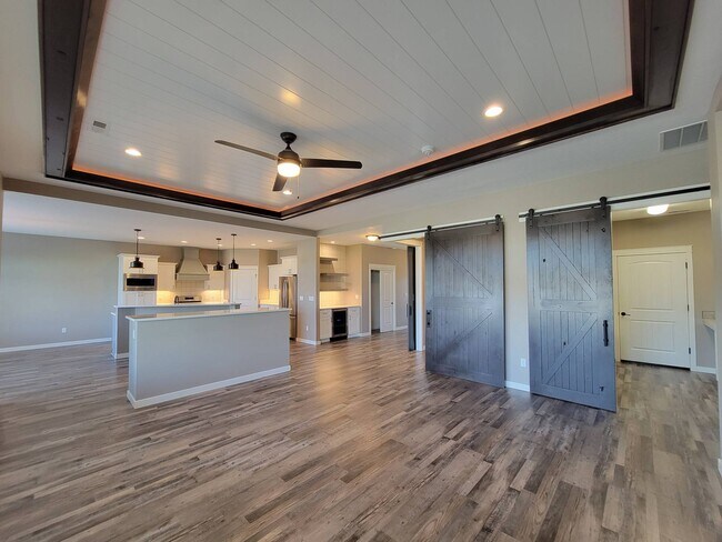 6855 Cyprus Lp in West Richland, WA - Building Photo - Building Photo
