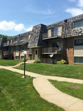 Westgate Villa in Iowa City, IA - Foto de edificio - Building Photo