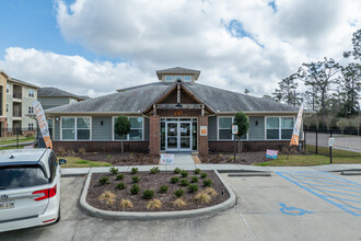 Le Jolliet in Lake Charles, LA - Building Photo - Building Photo