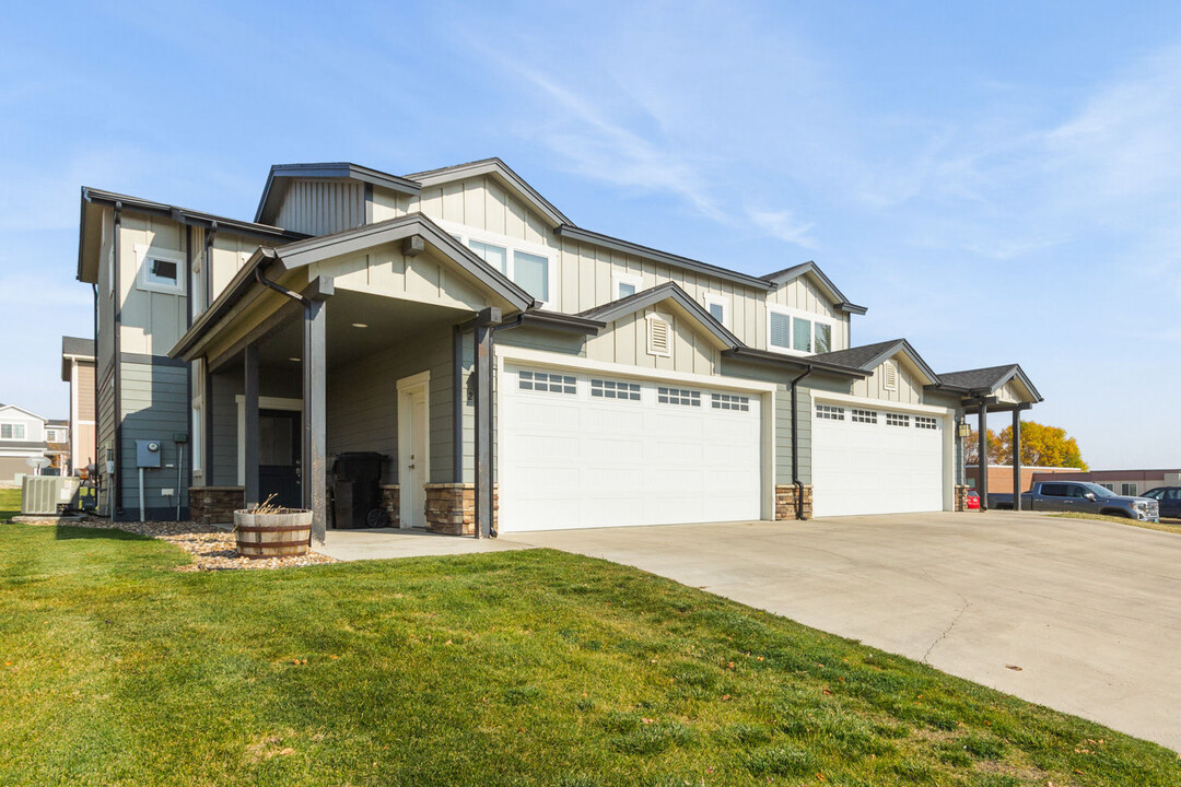Creekstone in Williston, ND - Foto de edificio